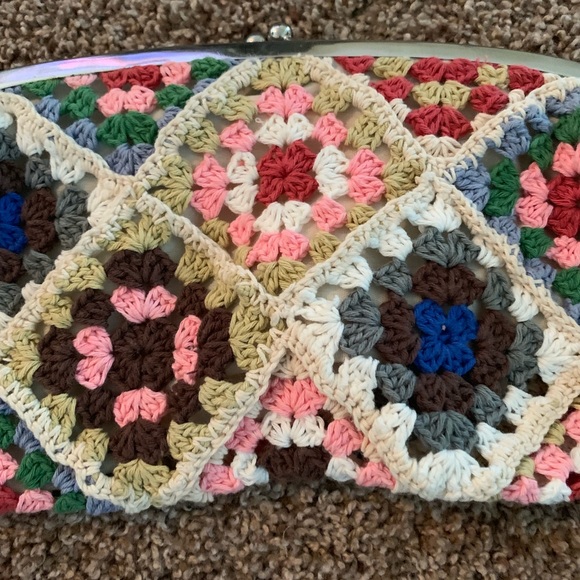 NWOT multi color crochet clutch - Picture 3 of 8